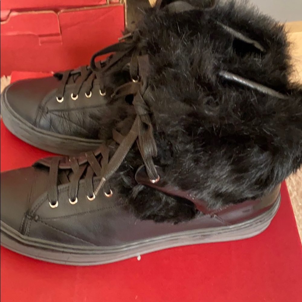 Sneakers - Picture 2 of 4